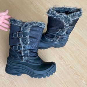 Black winter snow boots